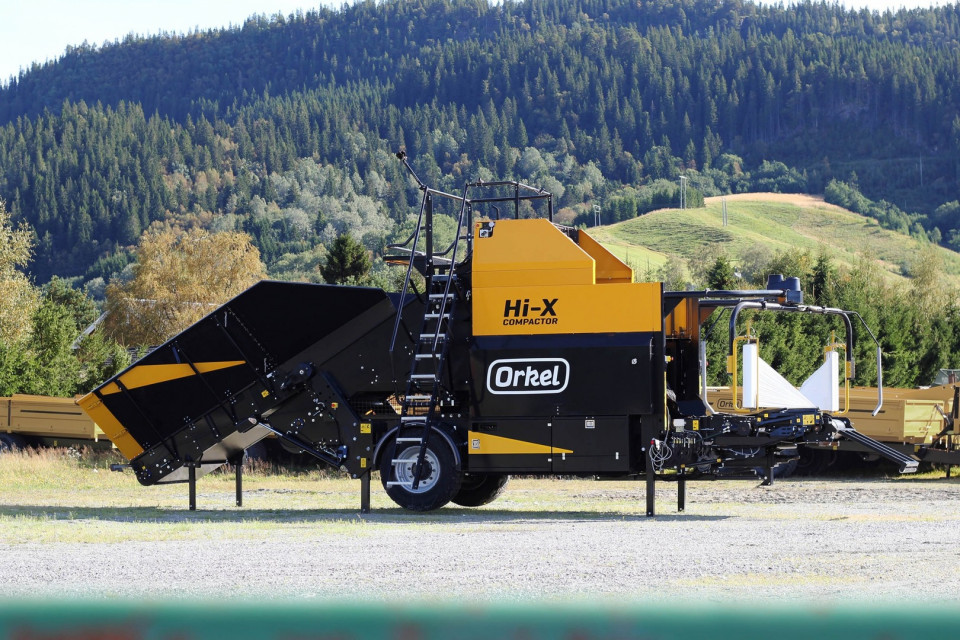 專業(yè)壓實機，用于打包粗糙的廢料